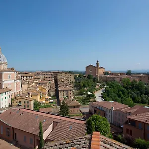 https://residenza-depoca-palazzo-piccolomini.it-tuscanyhotel.com